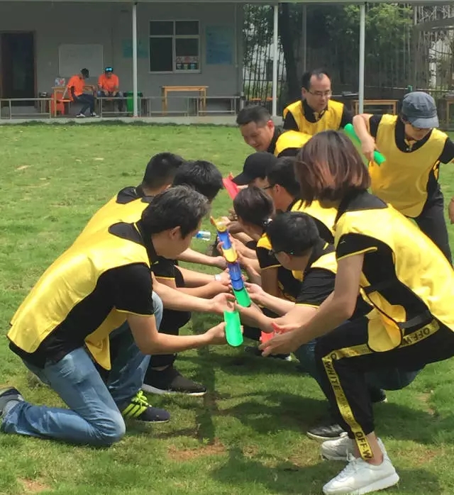 “向梦想出发” 金沙js9线路中心销售团建活动完善绽放