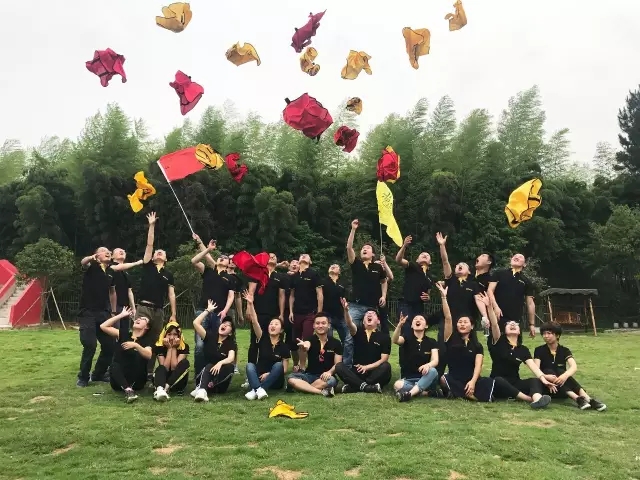 “向梦想出发” 金沙js9线路中心销售团建活动完善绽放